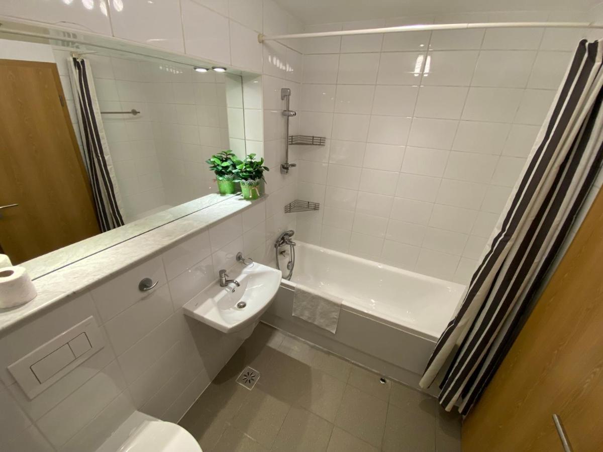 Green Apartment 214 With Private Parking Bucureşti Exterior foto