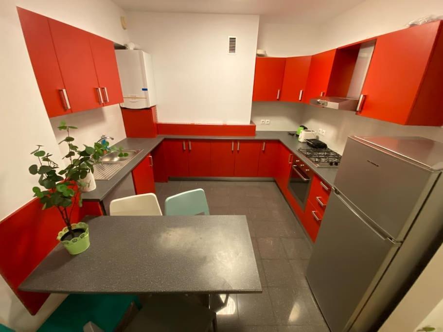 Green Apartment 214 With Private Parking Bucureşti Exterior foto
