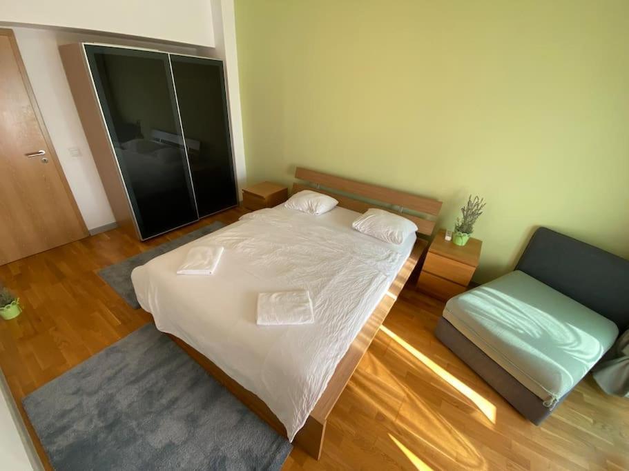 Green Apartment 214 With Private Parking Bucureşti Exterior foto