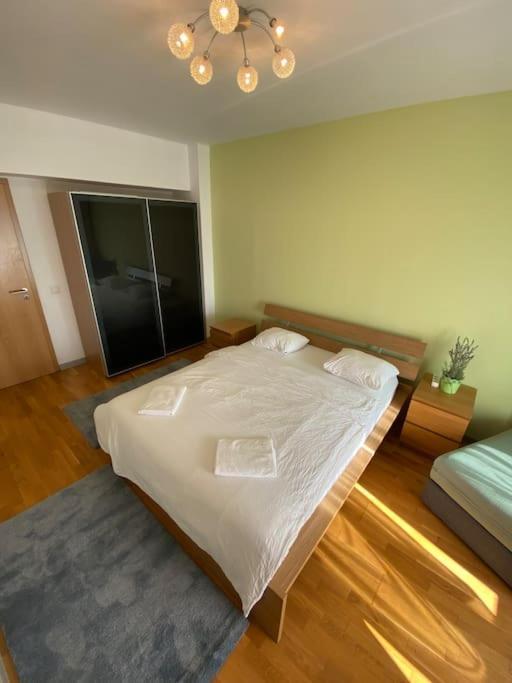Green Apartment 214 With Private Parking Bucureşti Exterior foto